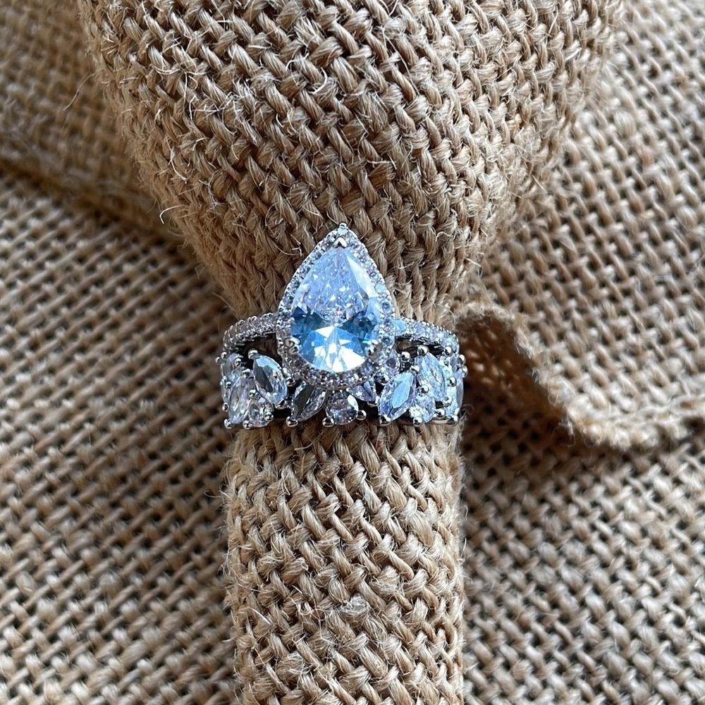 CZ Cubic Zirconia Teardrop CZ Ring Wedding & Band  Silver Sparkly Size 6